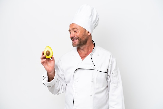 Bucătar în acțiune într-o bucătărie luminoasă